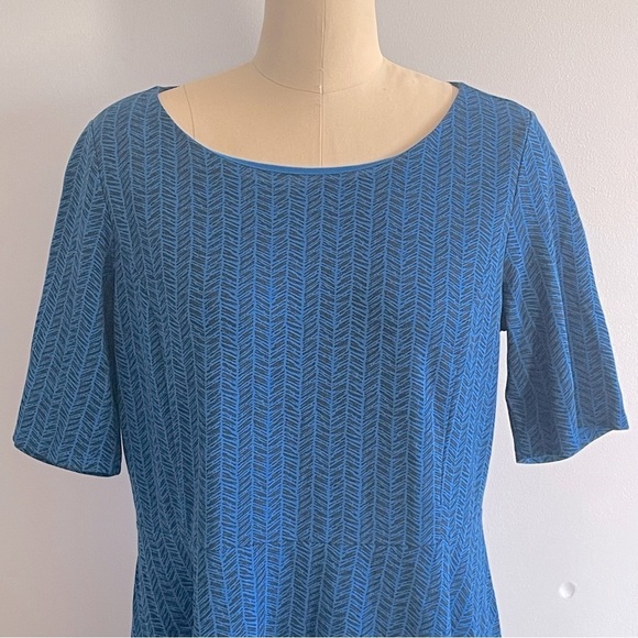 Lands' End Women's Blue Geometric Pattern Fit & Flare Dress Size XL (18) - Picture 2 of 7